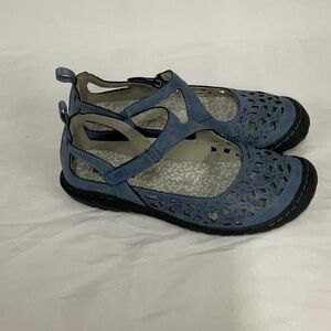 EUC Woman’s JBU shoes with Velcro around the ankle
